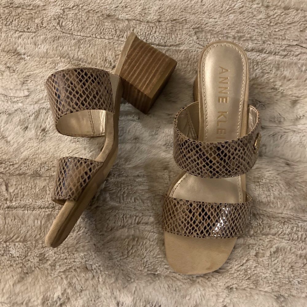 : : ANNE KLEIN NEW Faux Snake Skin Sandals with Chunky Heels : : - Picture 2 of 13